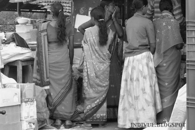 Intialaista naisten vaatetusta ja katumuotia / Indian women's clothing and streetfashion