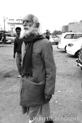 Indian man's clothing and streetfashion in India. / Intialaisen miehen vaatetusta ja katumuotia Intiassa