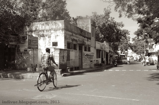 Man bicycling in Chennai
