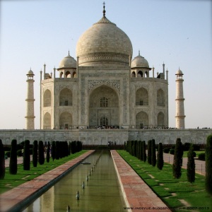 Taj Mahal, India, and a compact camera in the year 2007