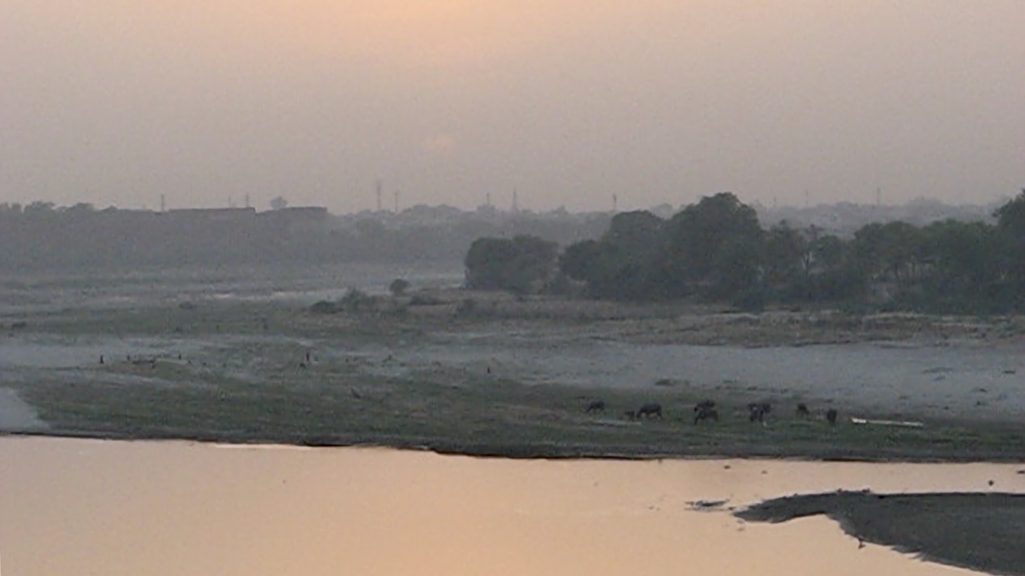 Sunset behind Taj Mahal in Agra, India, in 2007