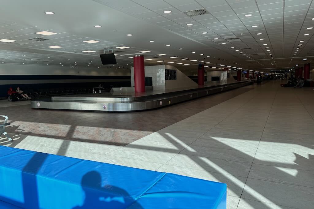 Waiting for luggage in Prague, Václav Havel Airport