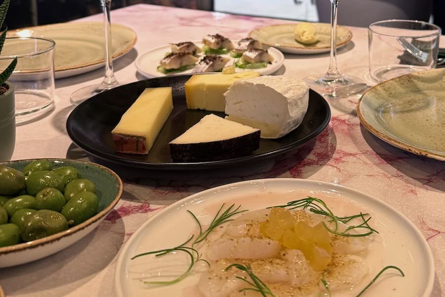 Wine & Tapas Helsinki restaurant tapas foods