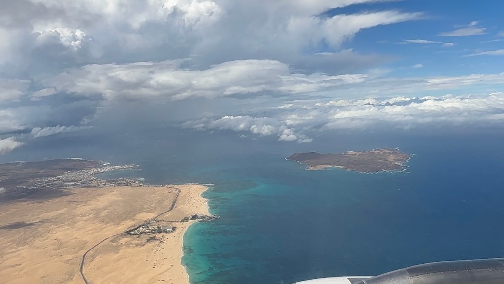 Flight landing in Fuerteventura – a dramatic arrival over volcanic landscapes